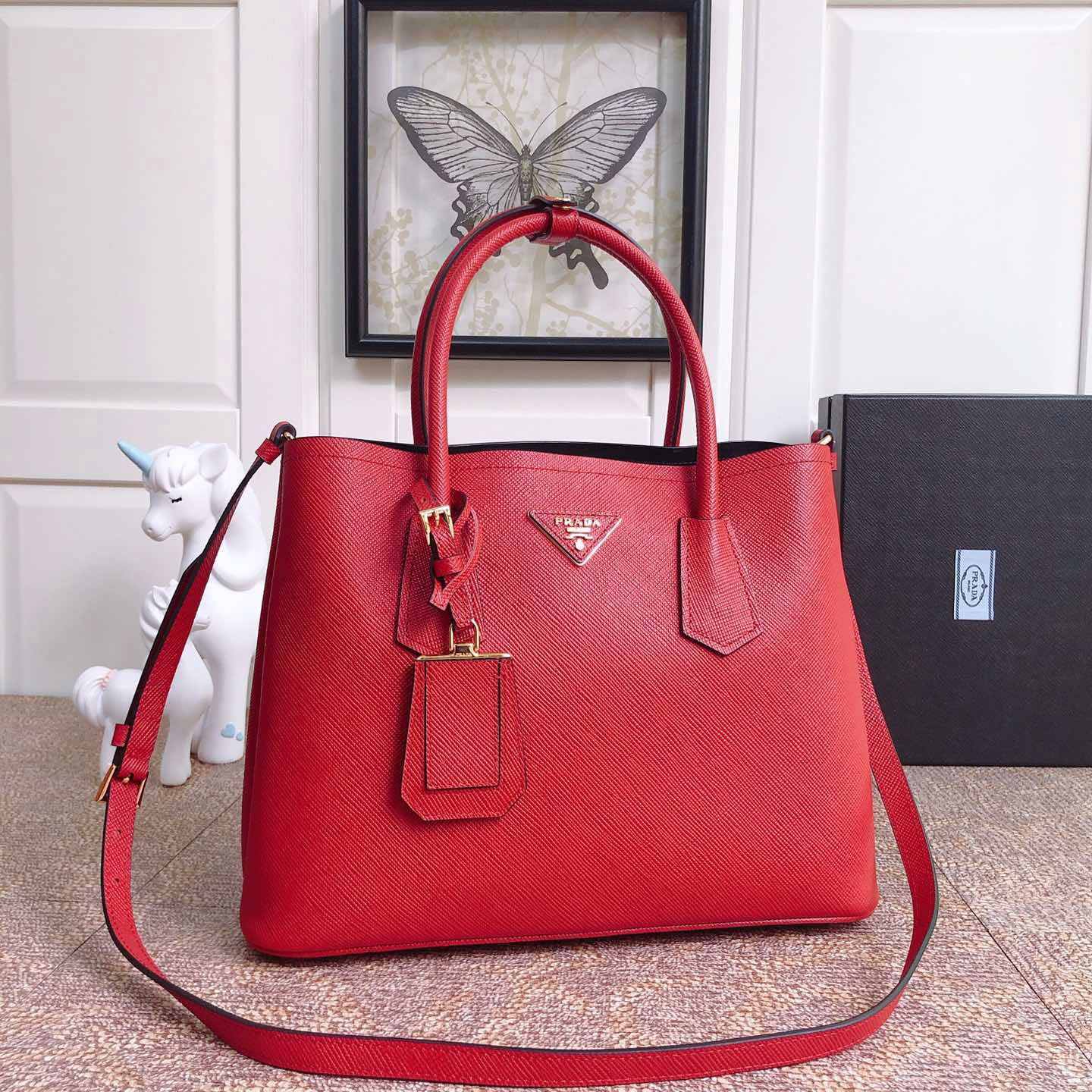 Pra*a shopping bags
